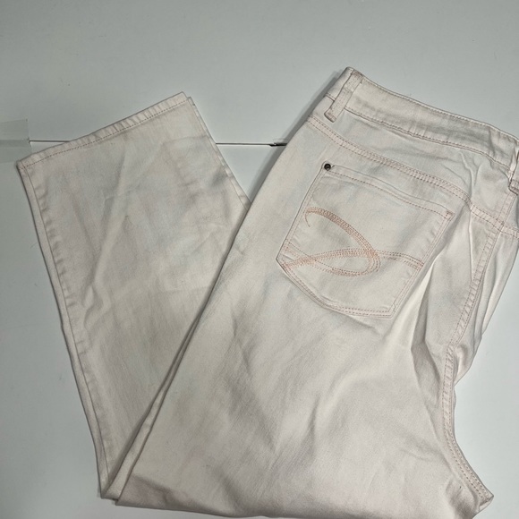 Platinum Chico’s Size 3 XL Women’s White Denim Jeans Capri. Made in Vietnam, col - Picture 5 of 13